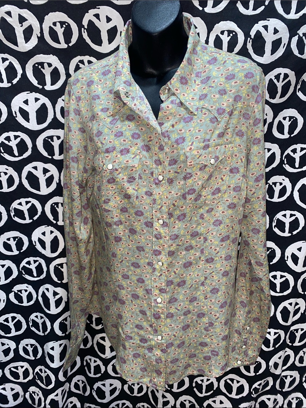 True Religion Floral Button-Down Western-Style Shirt in Green/Yellow/Purple SZ M